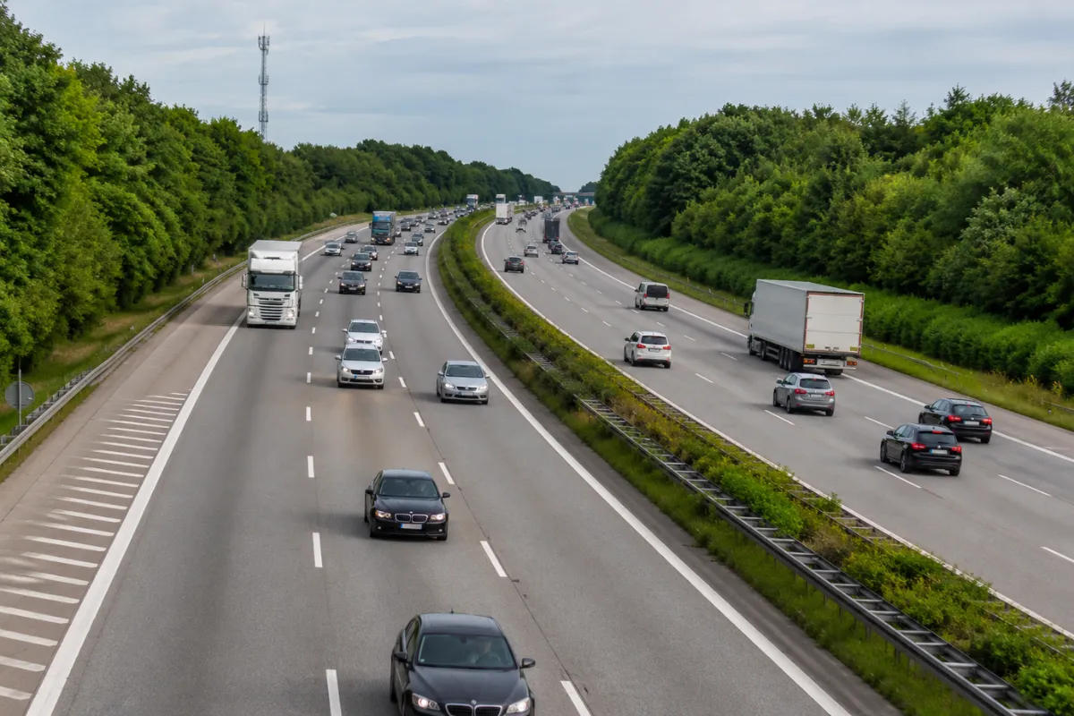 Ny asfalt på Holstebromotorvejen øst for Herning i seks uger